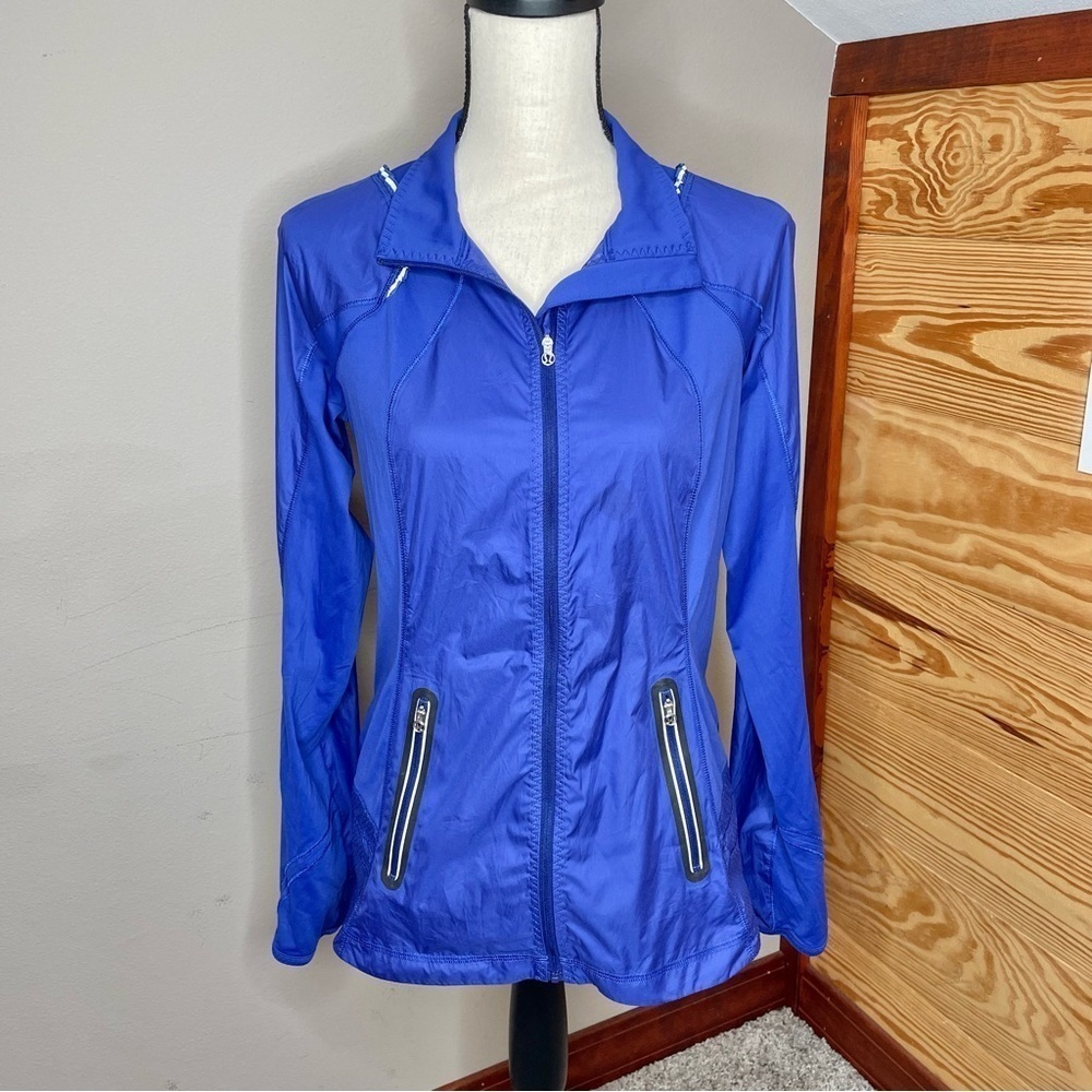 Lululemon Run Nothin' But Run Activewear Jacket in Pigment Blue 6 W4972S